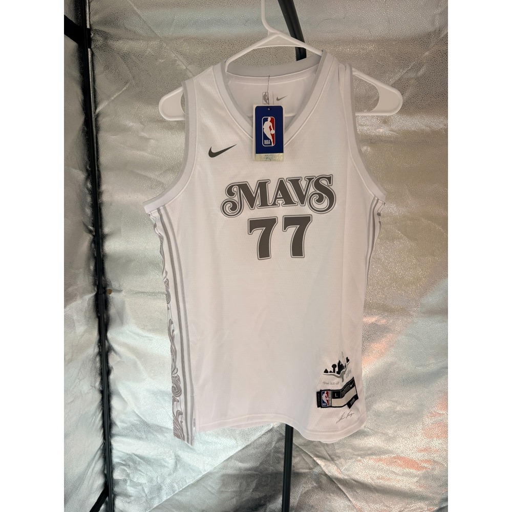Nike Dallas Mavericks Luka Doncic #77 City Edition Jersey White Sz L 0013‎